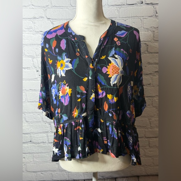 Anthropologie Tops - Anthropologie Josie Dolman sleeved floral top size xs